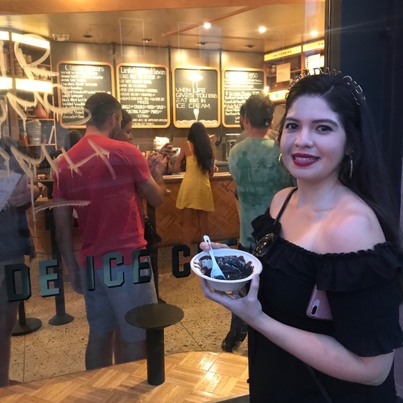 Meet your Posher, Laura - Picture 2 of 2